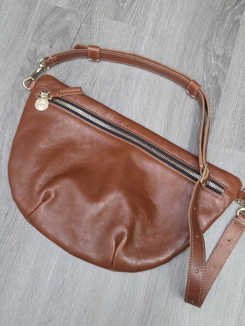 LIKE NEW CLARE V GRANDE FANNY BAG - MIEL OLD FASHION LEATHER - Picture 2 of 6
